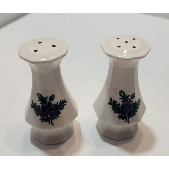 Vtg Independence Ironstone Castleton Japan Salt And Pepper Shakers "Blue Tulip" - Picture 1 of 8
